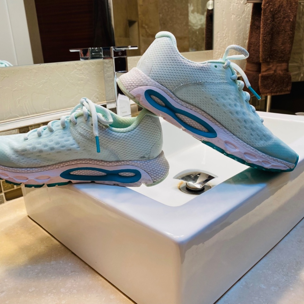 Under Armour HOVR INFINITE Women’s Tennis Shoes - Picture 2 of 7